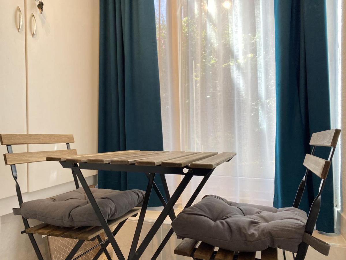 Chic Flat Near Shopping Malls In Sisli Appartement Istambul